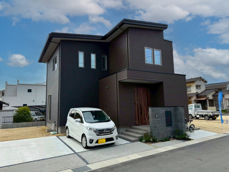暮らしに寄り添う、シンプル＆上品なファサード